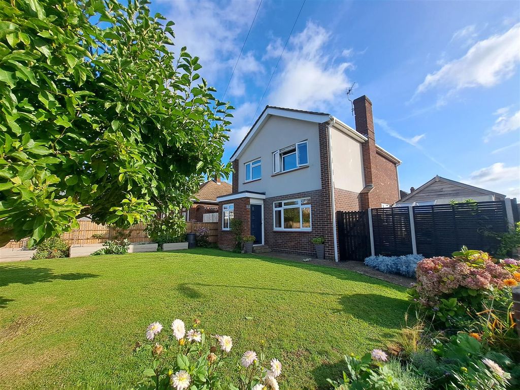 3 bed detached house for sale in Kelvin Grove, Portchester, Fareham PO16, £525,000 Zoopla
