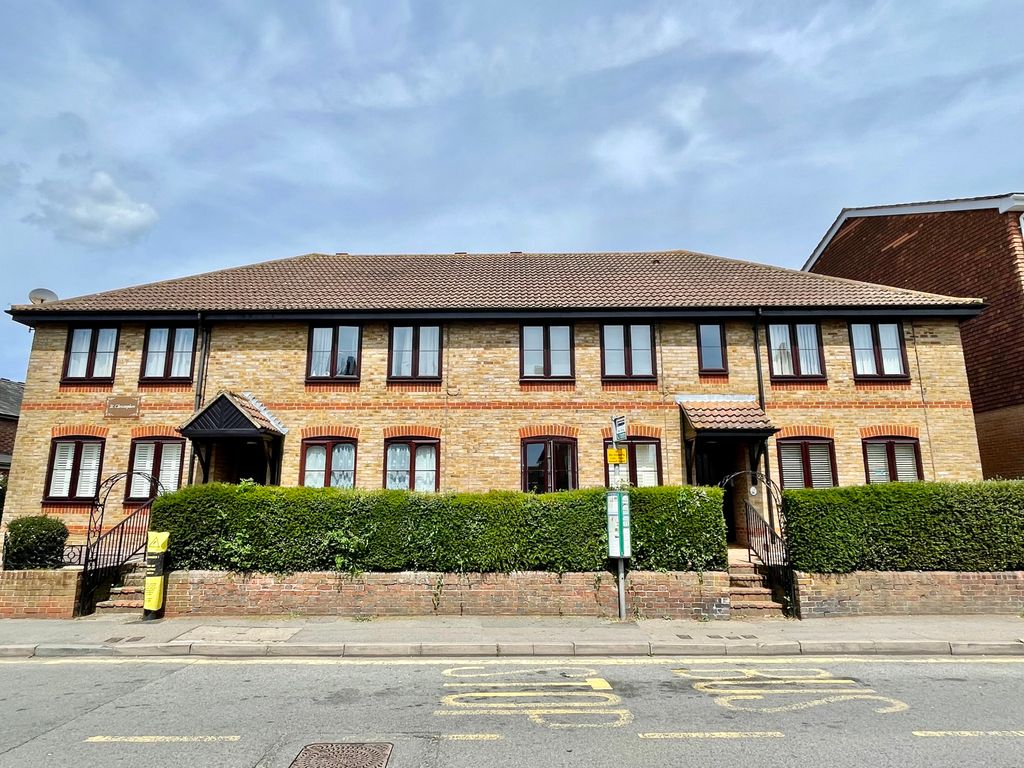 1 bed flat to rent in St. Christophers, High Street, Lingfield RH7 Zoopla