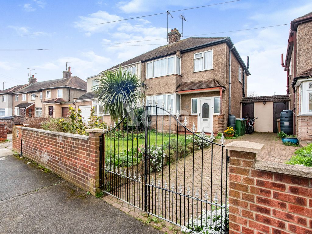 3 bed semidetached house for sale in Slade Gardens, Erith DA8, £