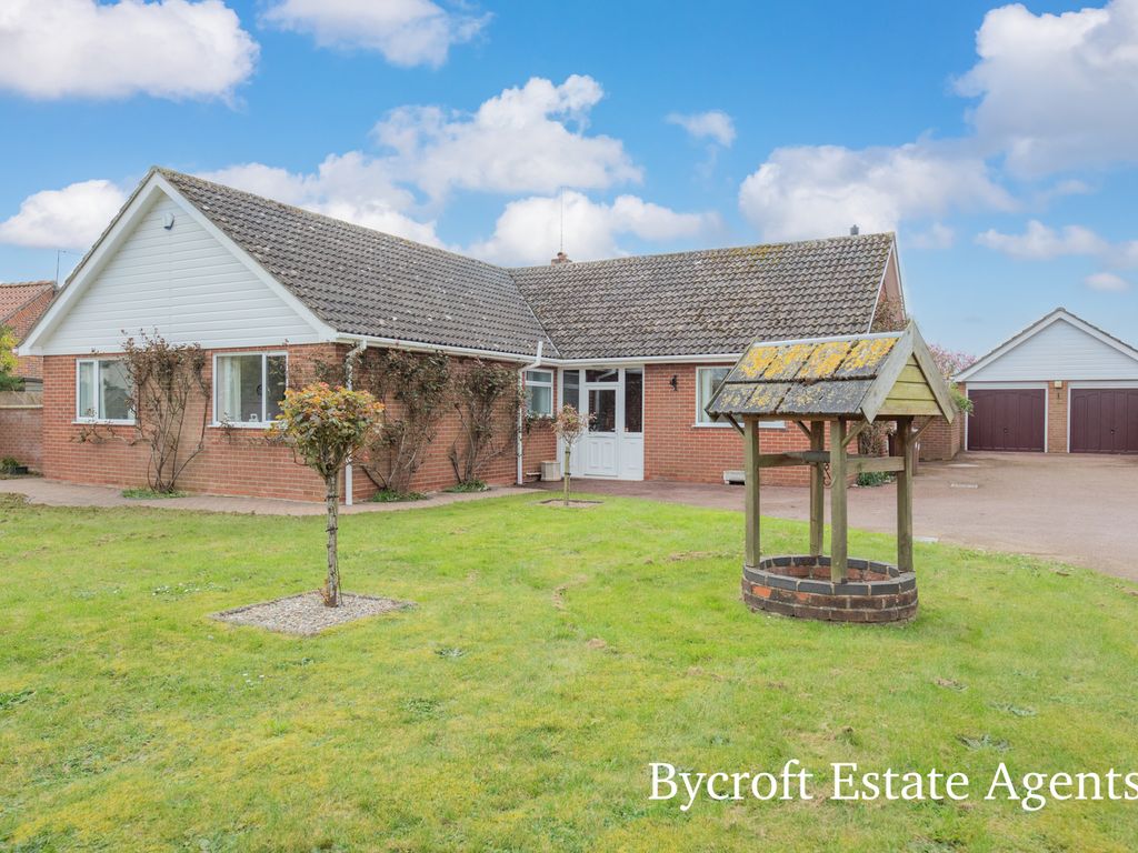 4 bed detached bungalow for sale in Main Road, Filby, Great Yarmouth