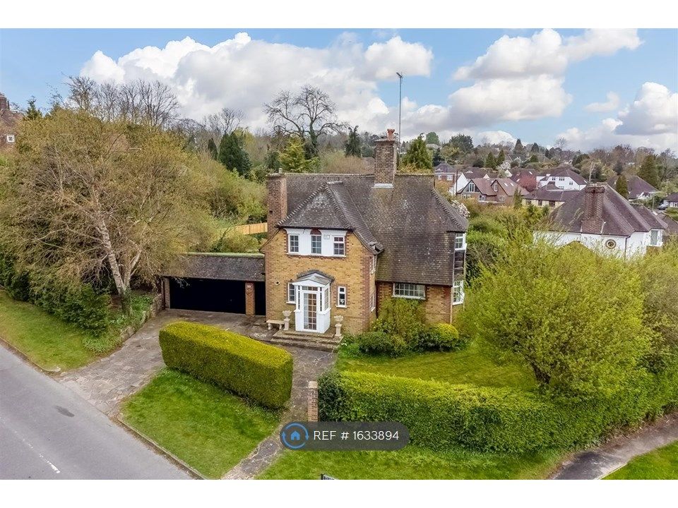 3 bed detached house to rent in Tudor Close, Banstead SM7 Zoopla