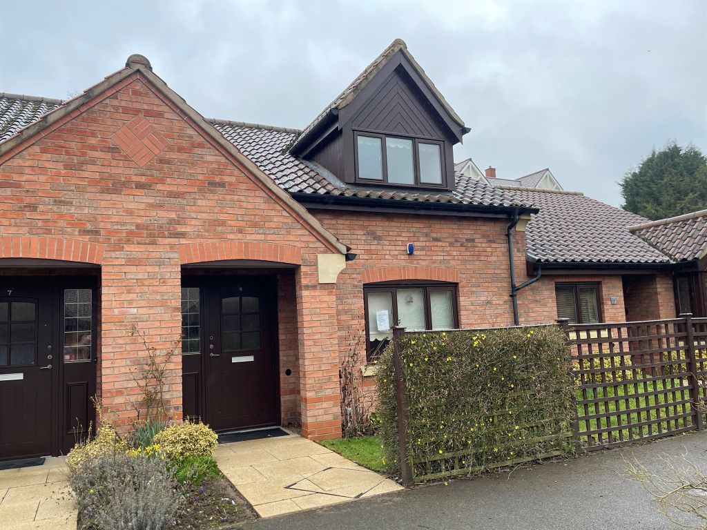2 bed terraced bungalow for sale in Honeywell Close, Oadby, Leicester LE2 Zoopla