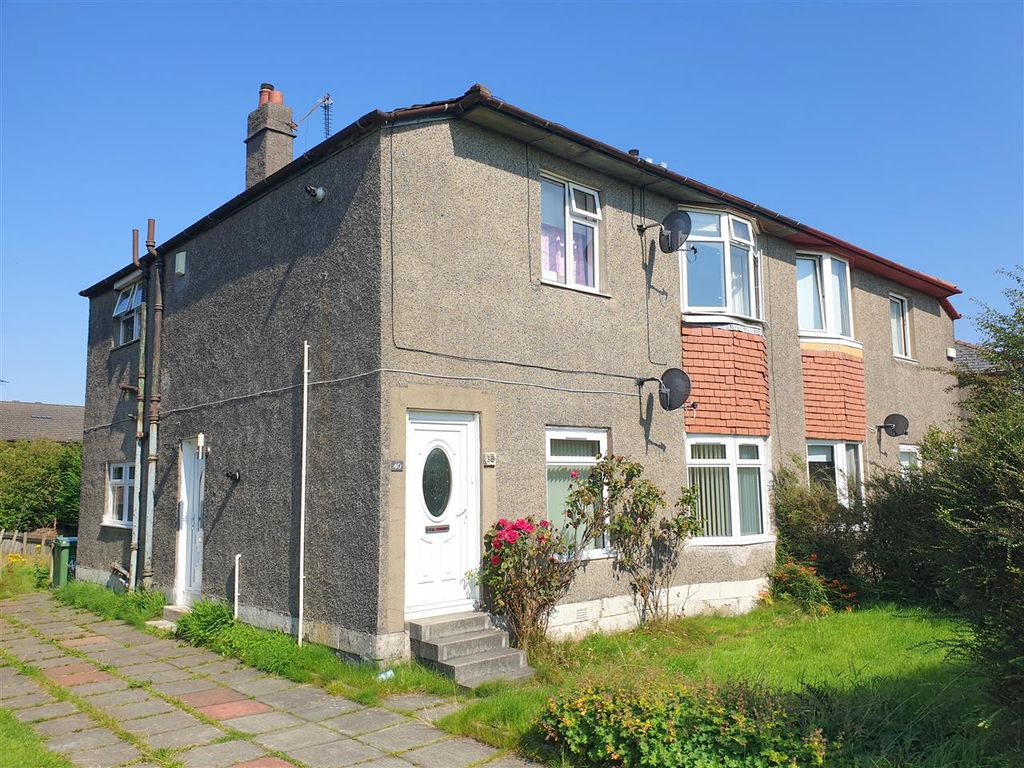 3 bed flat to rent in Kinnell Avenue, Cardonald, Glasgow G52, £1,095