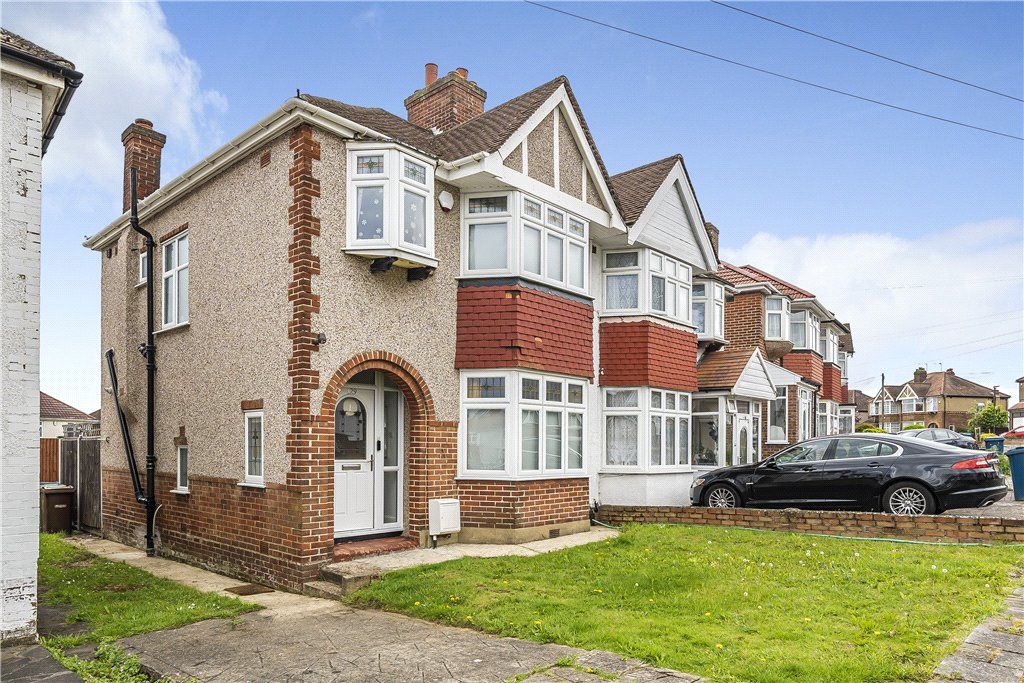 3 bed semidetached house for sale in Portland Crescent, Stanmore