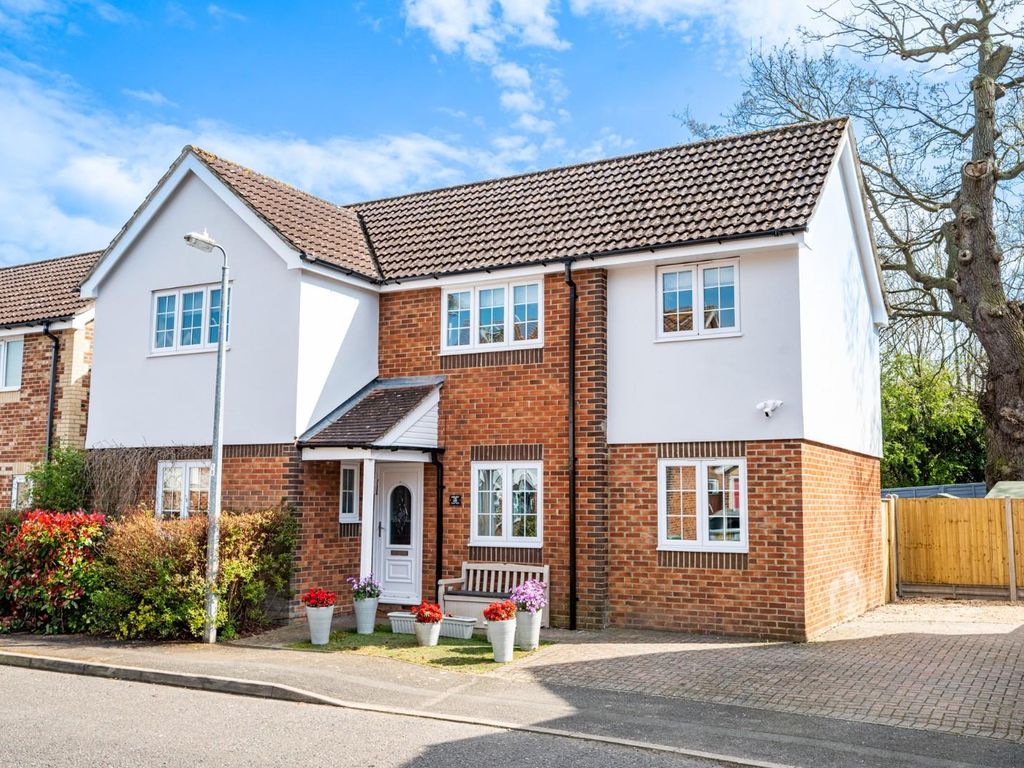 3 bed detached house for sale in Emblems, Dunmow CM6 Zoopla