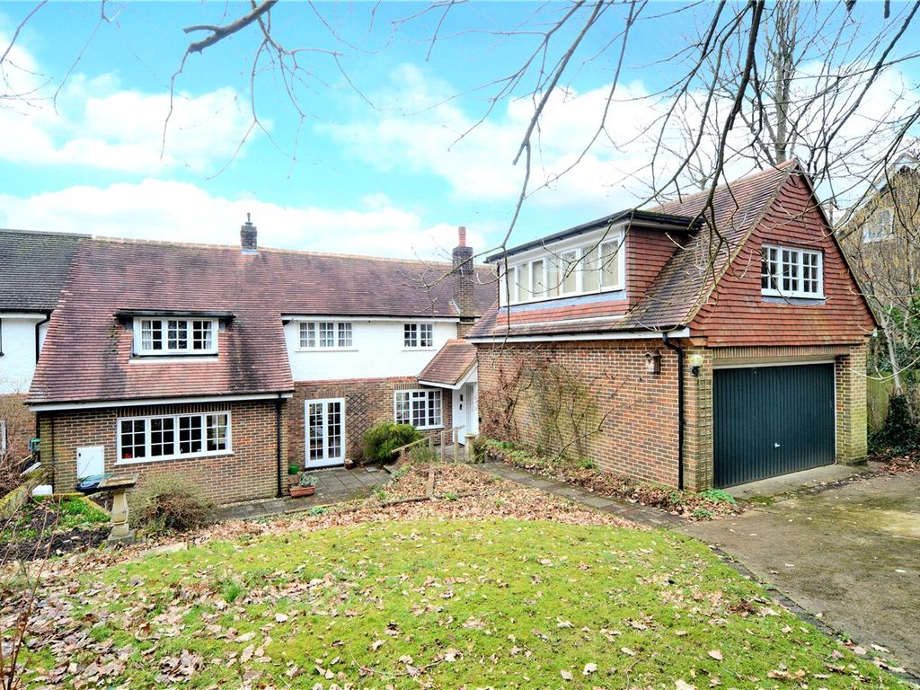 3 bed semidetached house for sale in Forest Drive, Kingswood, Tadworth