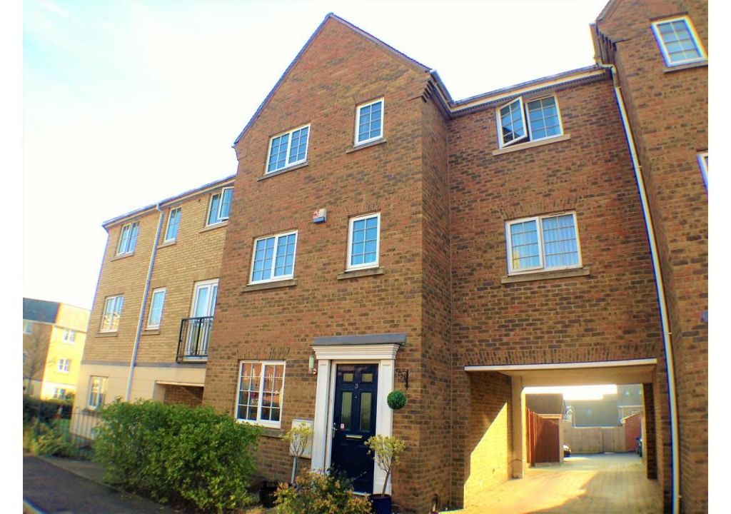 4 bed town house to rent in Bradford Drive, Colchester CO4 Zoopla