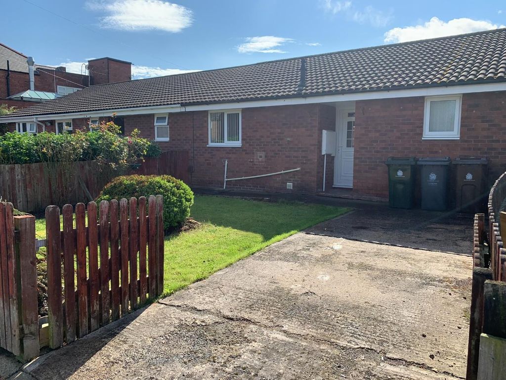 2 bed bungalow to rent in Lesbury Avenue, Shiremoor, Newcastle Upon