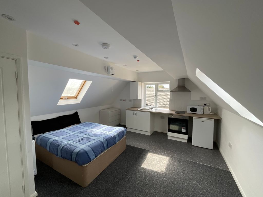 Studio to rent in Temple Bar, Willenhall WV13, £693 pcm Zoopla