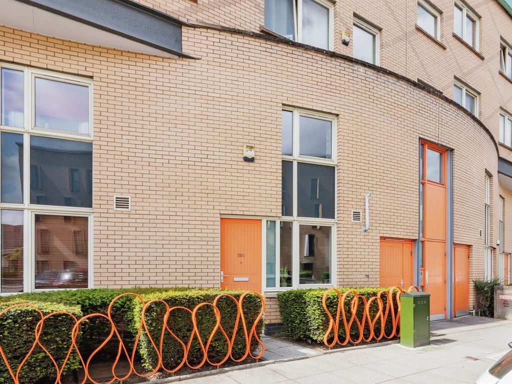 3 bed terraced house for sale in Old Rutherglen Road, Oatlands, Glasgow