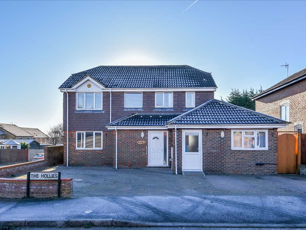 5 bed detached house for sale in The Hollies, Wellingborough NN8, £