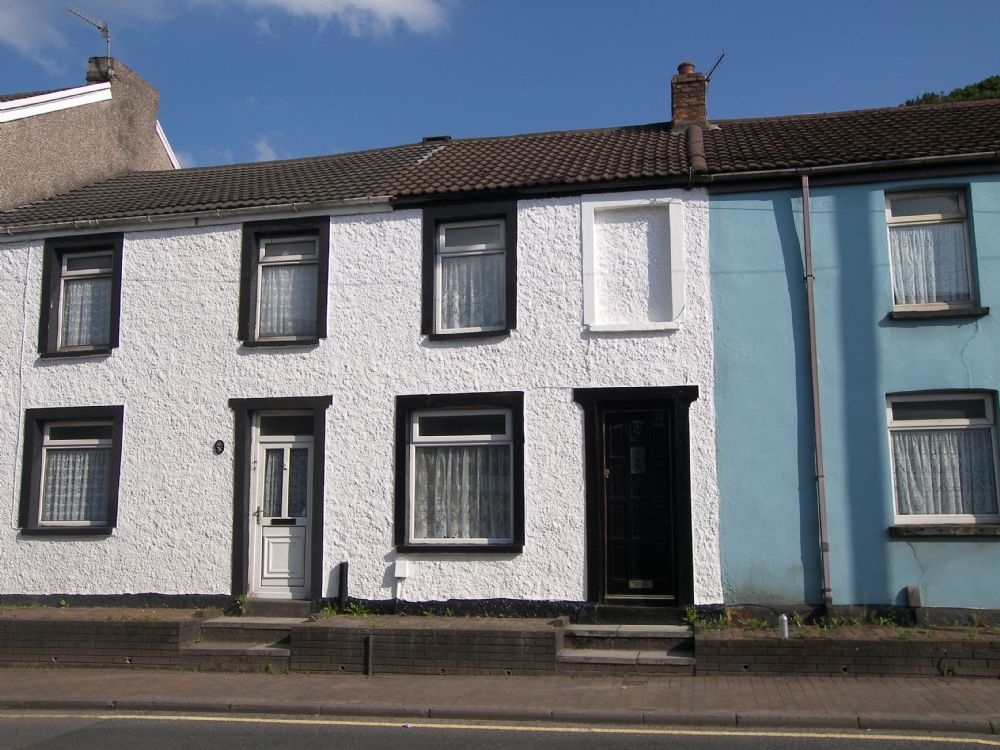 2 bed terraced house to rent in Neath Road, Briton Ferry, Neath SA11, £