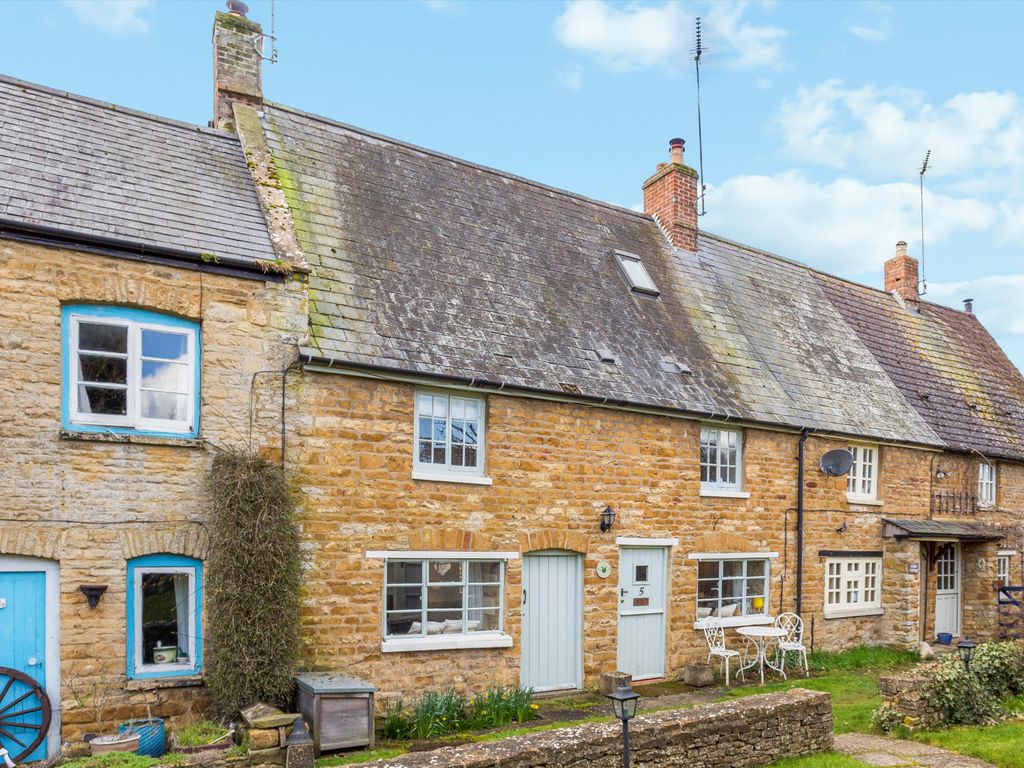5 bed terraced house for sale in West End, Kingham, Chipping Norton