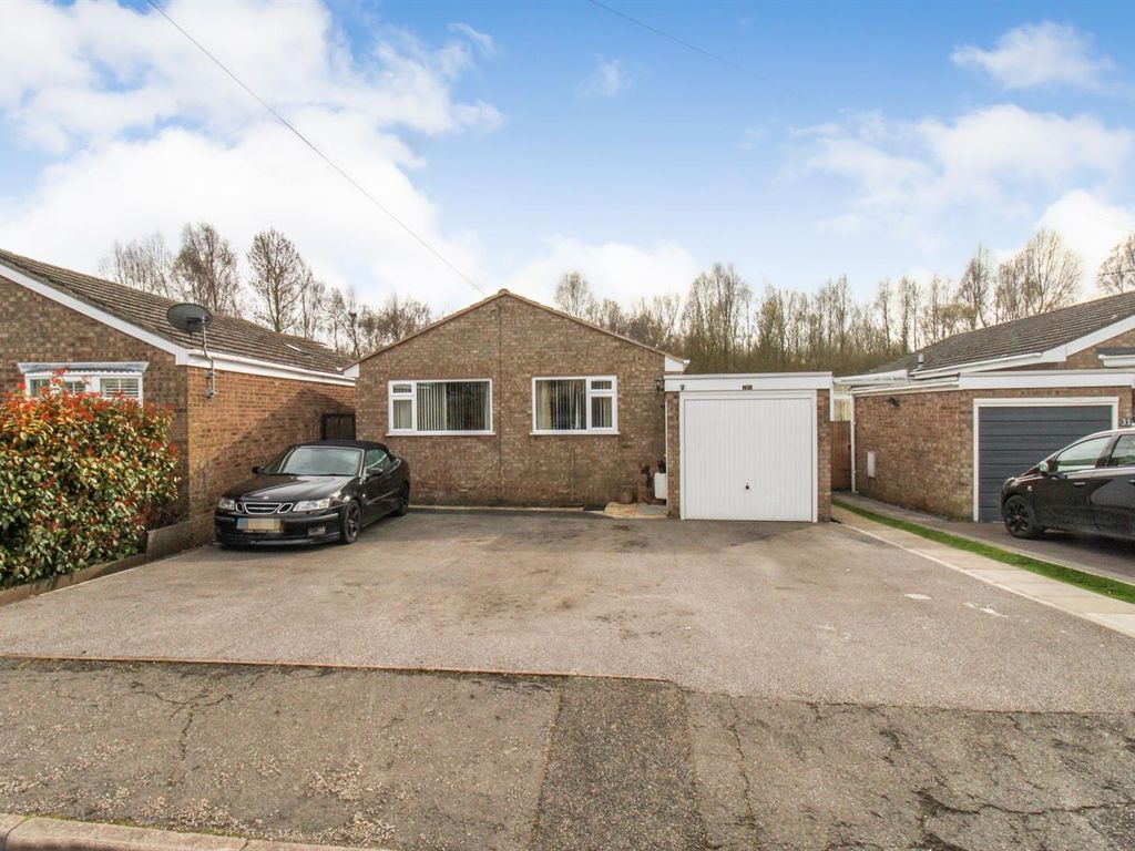 4 bed detached bungalow for sale in Hillside Crescent, Weldon, Corby