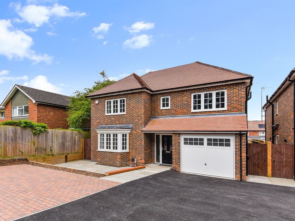 4 bed detached house for sale in Leatherhead Road, Great Bookham