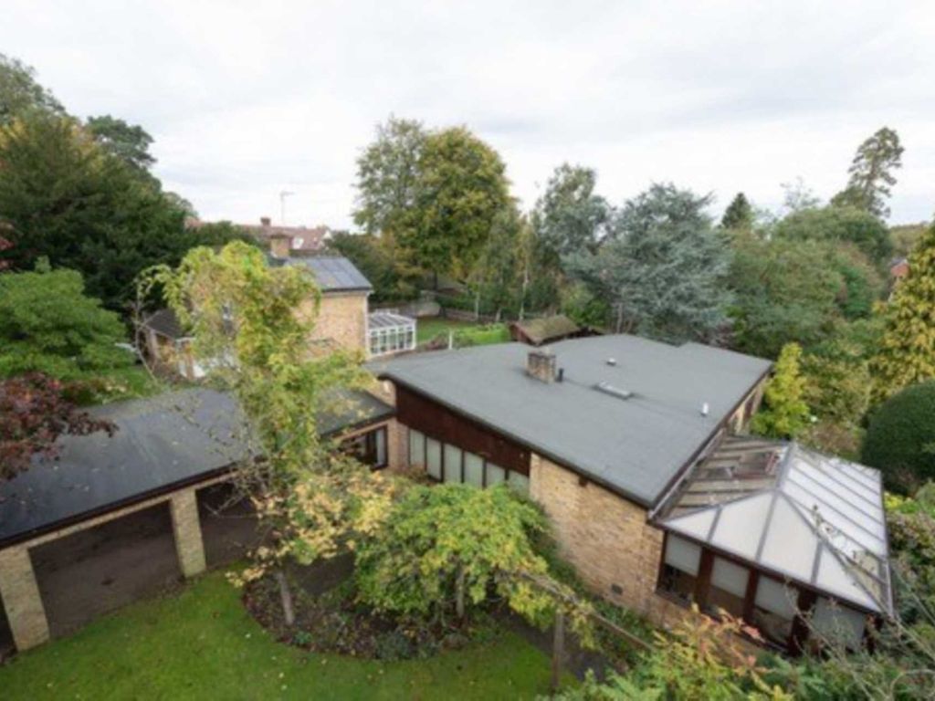 2 bed detached house for sale in Woodside, Aspley Guise MK17, £900,000