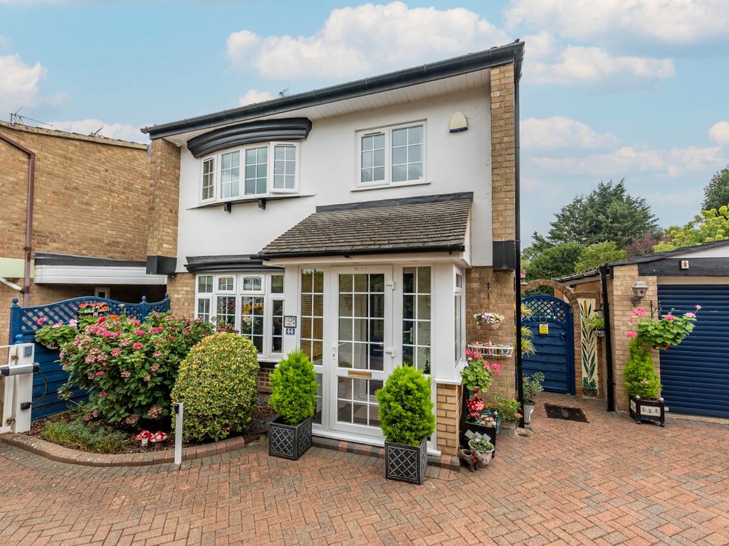 3 bed detached house for sale in Honey Lane, Buntingford, Hertfordshire