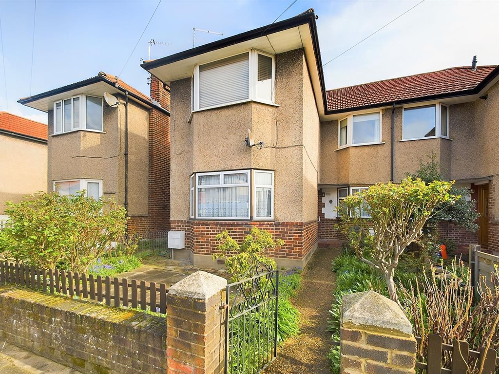 2 bed flat for sale in Berkeley Close, Ruislip Manor, Ruislip HA4 Zoopla