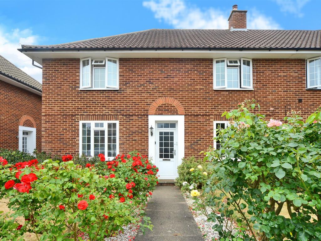 2 bed for sale in Gloucester Close, Thames Ditton KT7 Zoopla