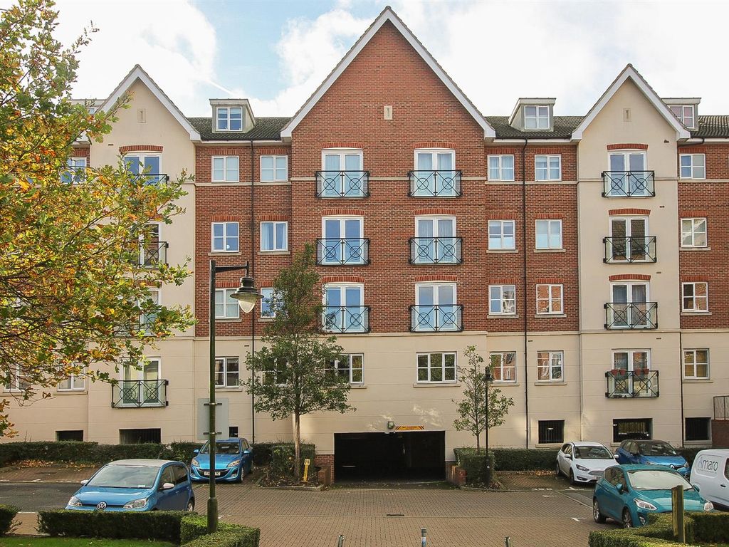 2 bed flat for sale in Viridian Square, Aylesbury HP21 Zoopla
