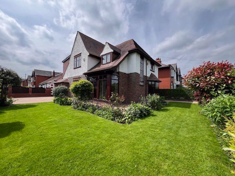 4 bed detached house for sale in Cop Lane, Penwortham, Preston. PR1, £