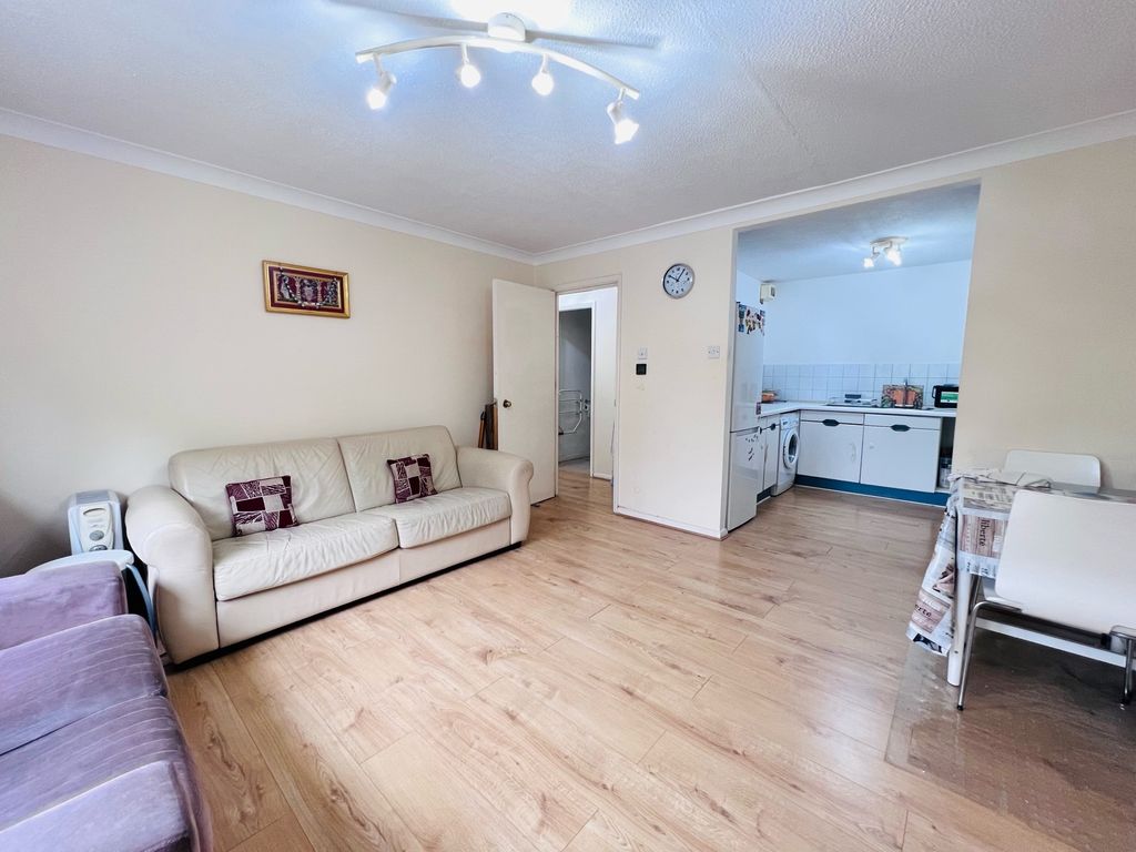 1 bed flat to rent in Steep Hill, Park Hill, East Croydon, Surrey CR0