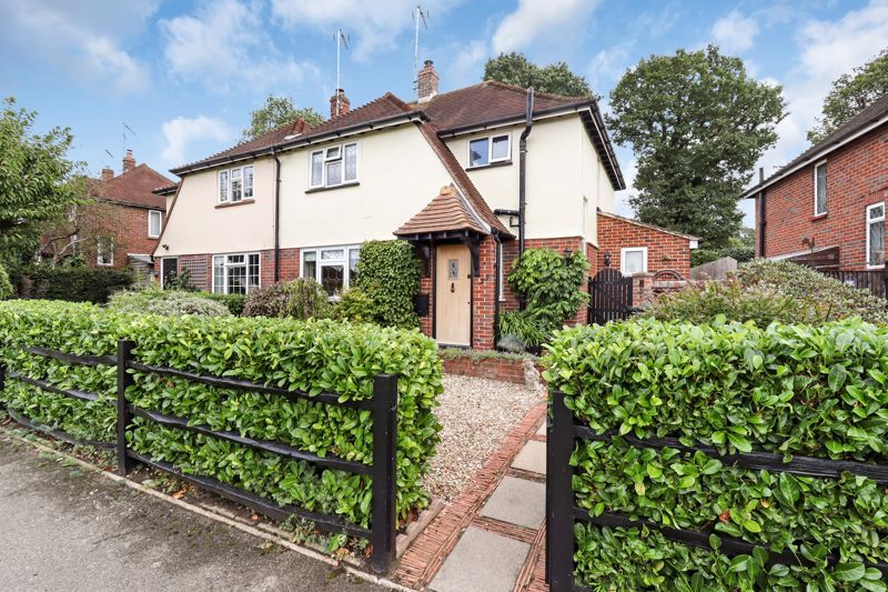 3 bed detached house for sale in Broadley Green, Windlesham GU20, £