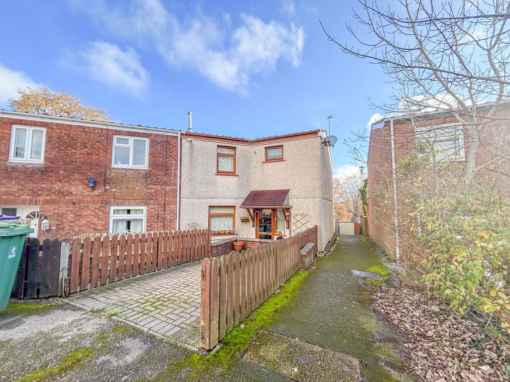 4 bed end terrace house for sale in Wye Court, Thornhill NP44, £190,000