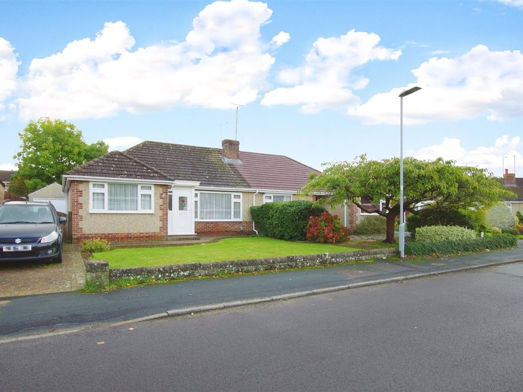 3 bed semidetached bungalow for sale in Monmouth Close, Lawns, Swindon