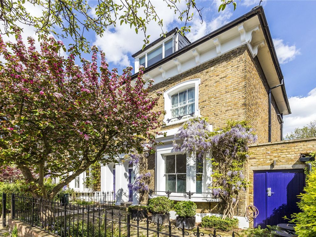 4 bed semidetached house for sale in Wingate Road, Brackenbury Village