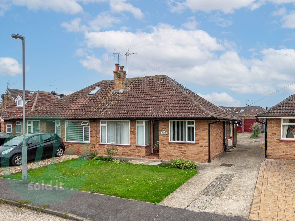 2 bed bungalow for sale in Windermere Close, Aylesbury HP21 Zoopla