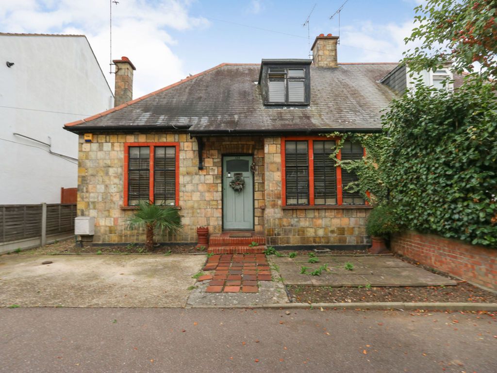 2 bed semidetached bungalow for sale in Leigh Hall Road, LeighOnSea