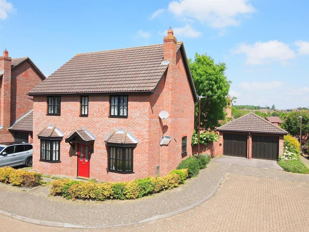 4 bed detached house for sale in Oxhouse Court, Shenley Brook End