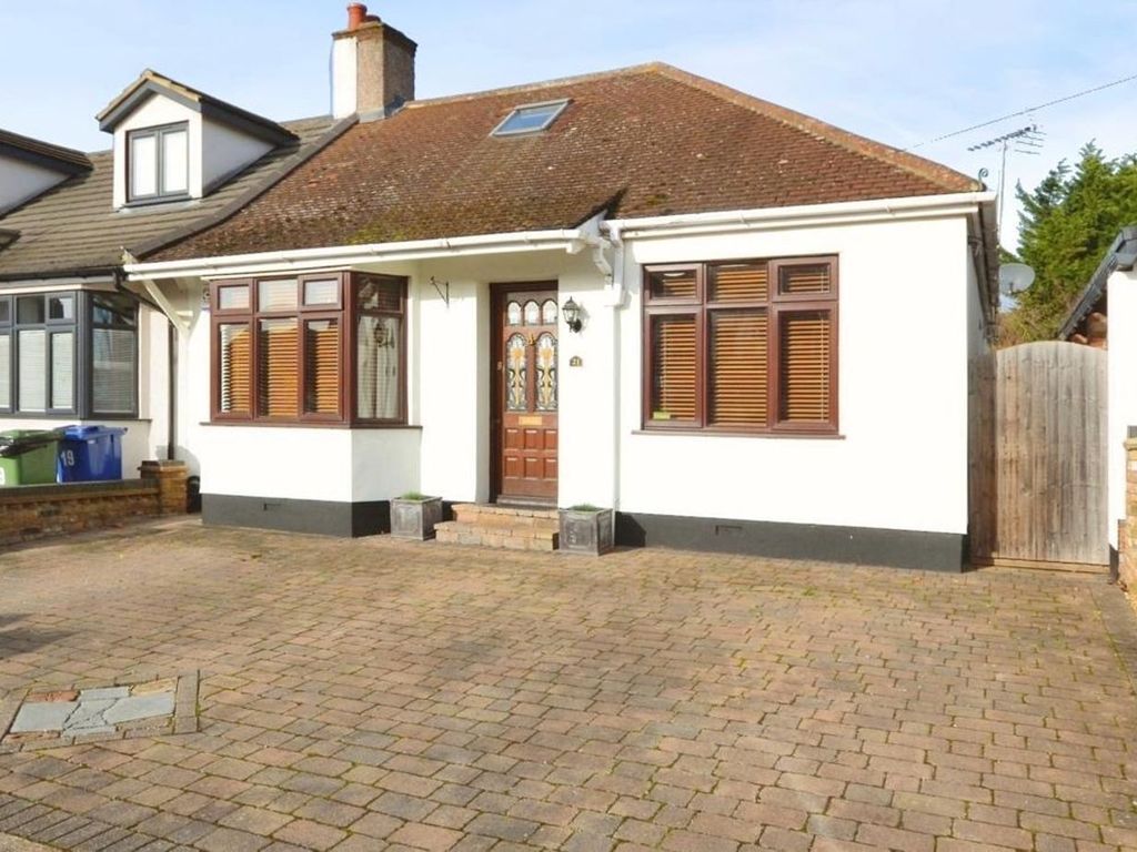 3 bed semidetached bungalow for sale in Vincent Close, Corringham SS17