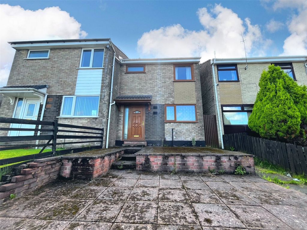 3 bed semidetached house for sale in Delph Approach, Blackburn