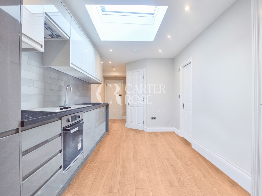 2 bed flat to rent in Montrell Road, Streatham Hill SW2, £1,400 pcm