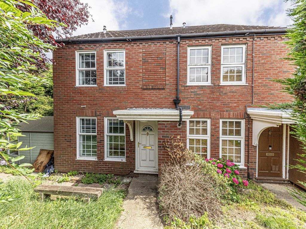 1 bed terraced house for sale in Meadway, Twickenham TW2, £349,950 Zoopla