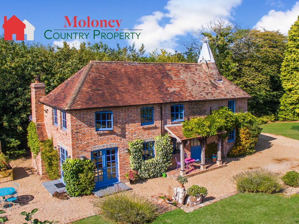 3 bed detached house for sale in Rural Peasmarsh, East Sussex TN31, £