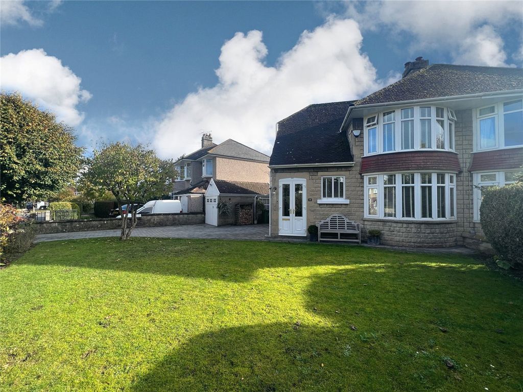 3 bed semidetached house for sale in Carlisle Avenue, Lakeside