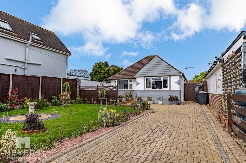 3 bed detached bungalow for sale in Castle Lane West, Strouden Park BH8