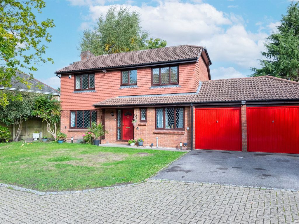 4 bed detached house for sale in Cheylesmore Drive, Frimley, Camberley