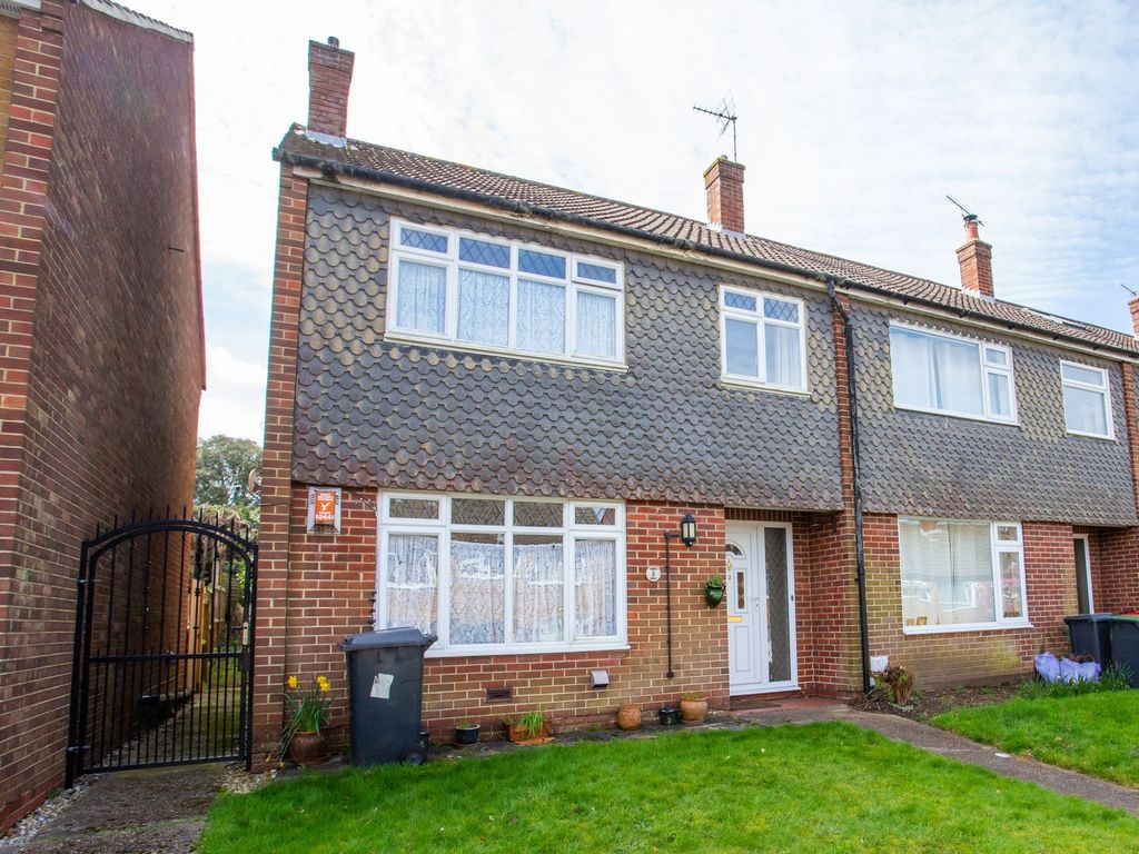 3 bed end terrace house for sale in Lanfranc Gardens, Harbledown CT2, £