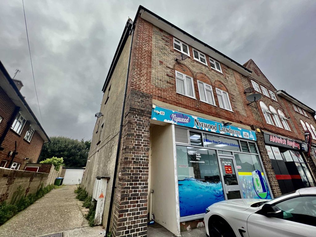 2 bed flat to rent in Nyewood Lane, Bognor Regis PO21, £950 pcm Zoopla