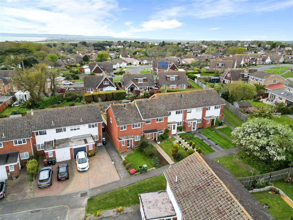 3 bed property for sale in Jarvis Brook Close, BexhillOnSea TN39, £