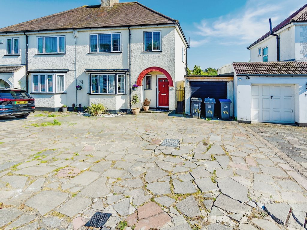 3 bed semidetached house for sale in Addington Road, Selsdon, South