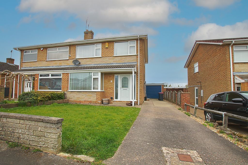 3 bed semidetached house for sale in Scholey Avenue, Woodsetts