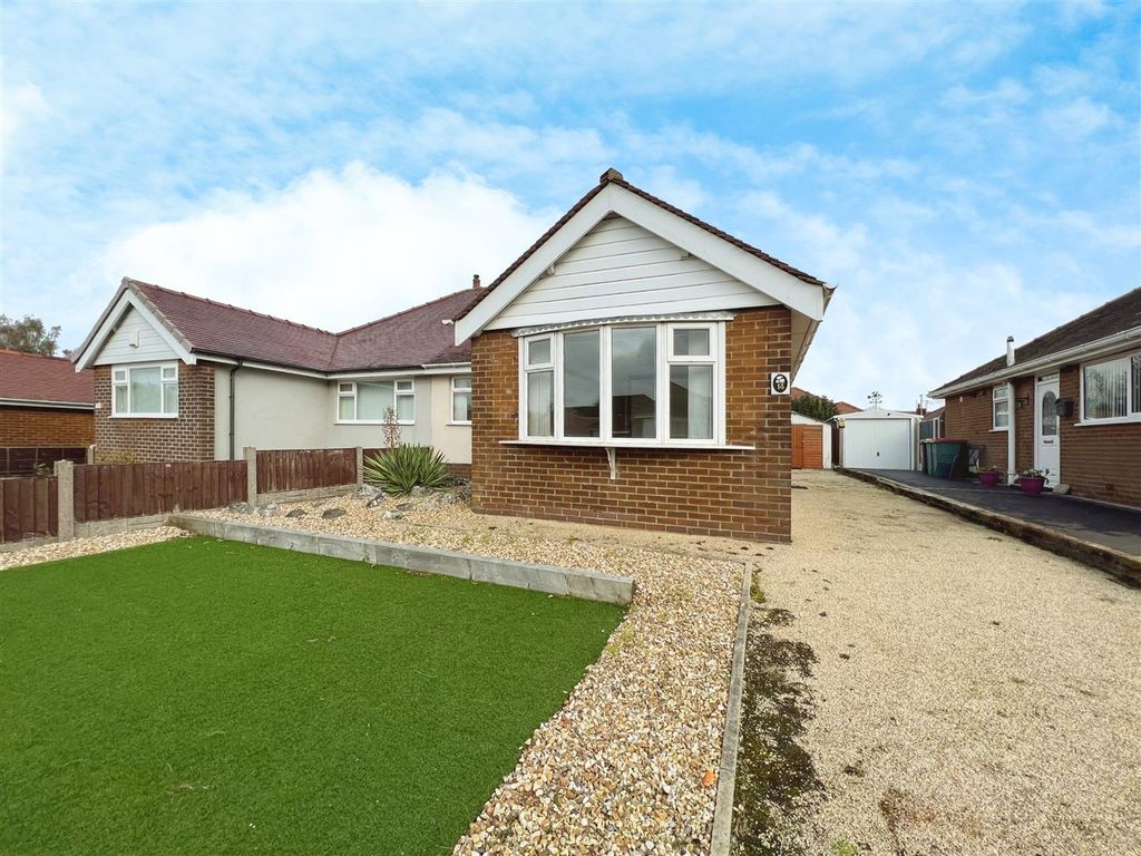 3 bed semidetached bungalow for sale in Moorland Avenue, Ribbleton