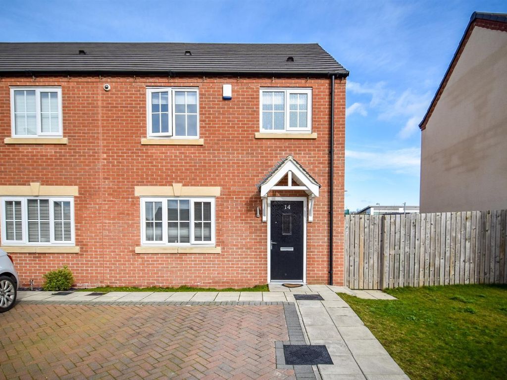 3 bed semidetached house to rent in Timperley Close, Wakefield WF1, £