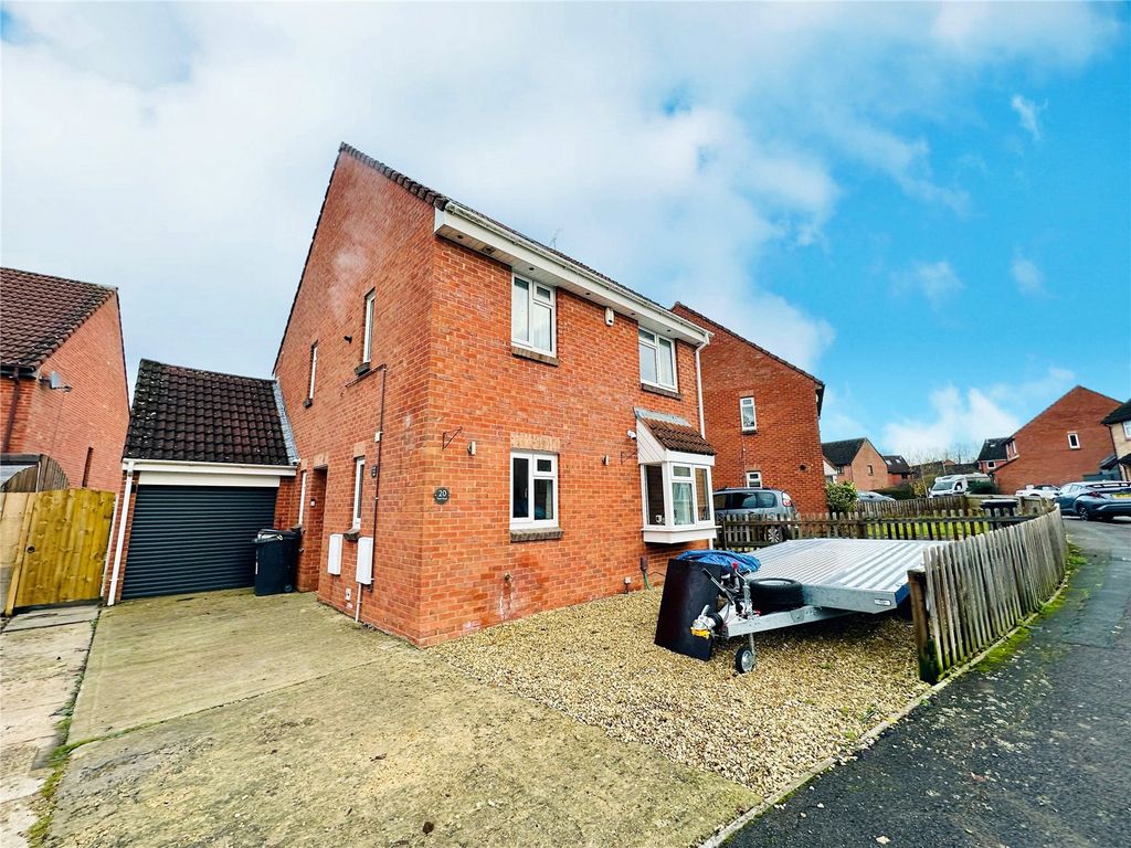 4 bed detached house for sale in Pearl Road, Middleleaze, Swindon SN5