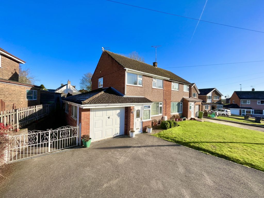 3 bed semidetached house for sale in Greenways, Lydney